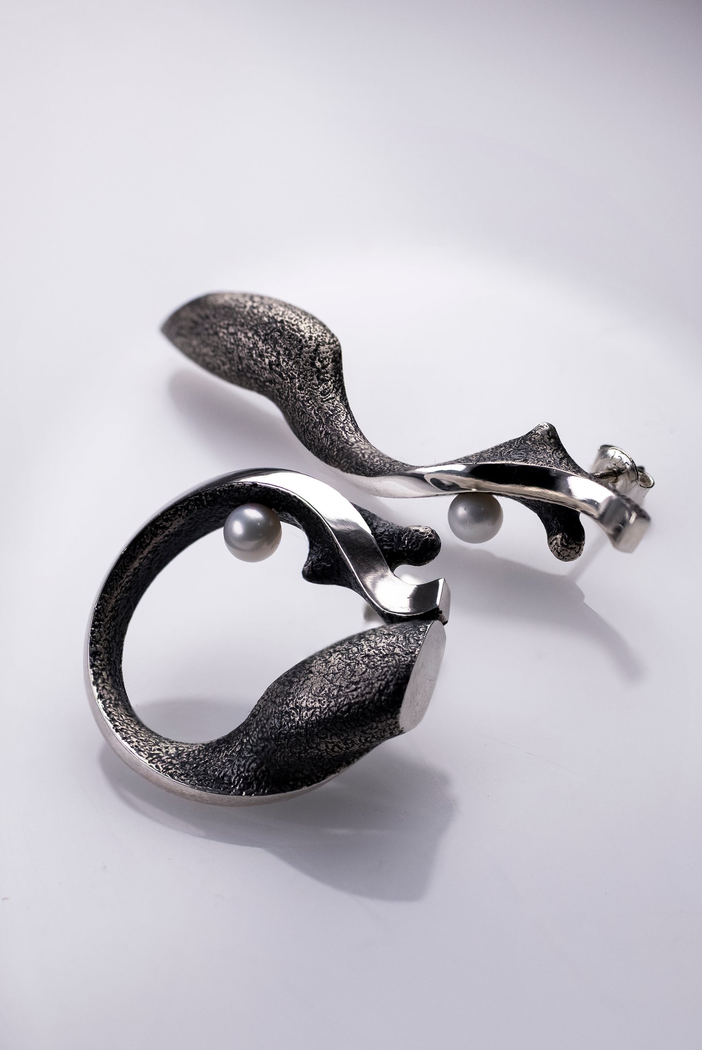 Handcrafted oxidized silver earrings with pearls – feminine silhouettes