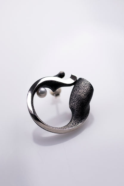 Handcrafted oxidized silver earrings with pearls – feminine silhouettes