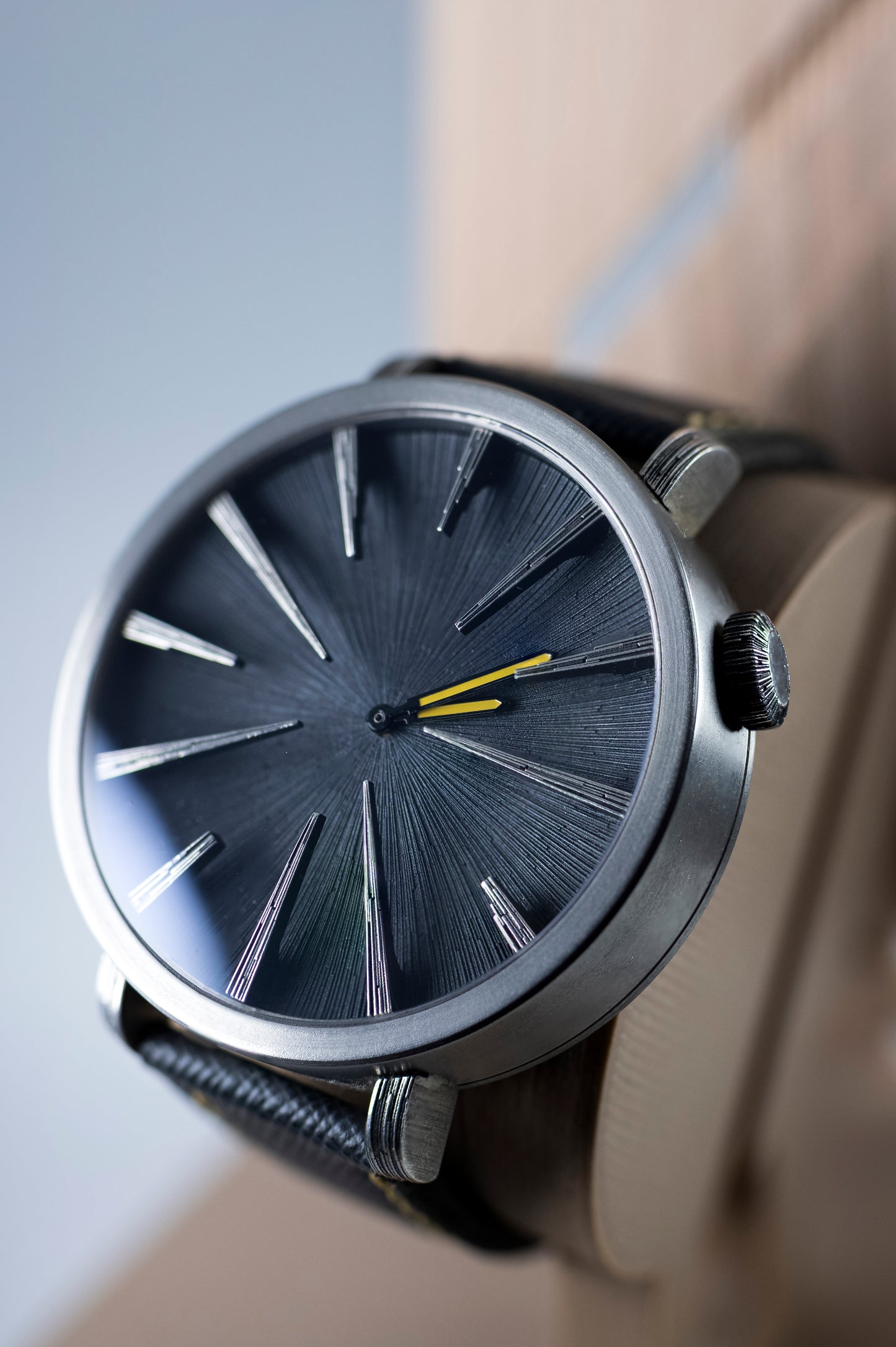 Modern Minimalist Men’s Wrist Watch