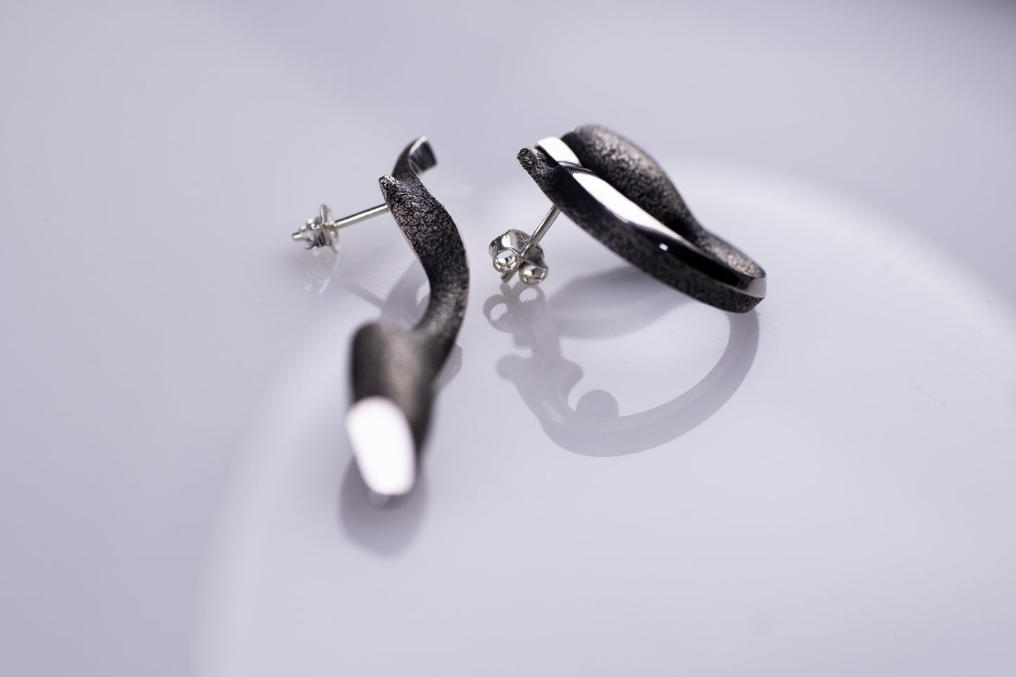 Handcrafted oxidized silver earrings with pearls – feminine silhouettes