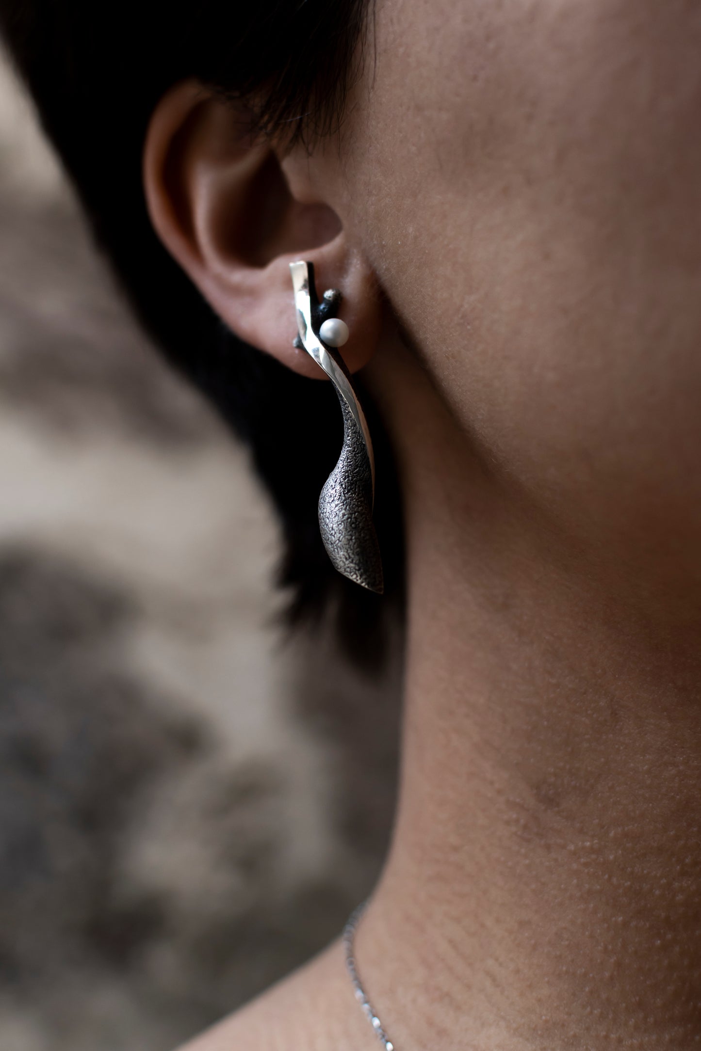 Handcrafted oxidized silver earrings with pearls – feminine silhouettes