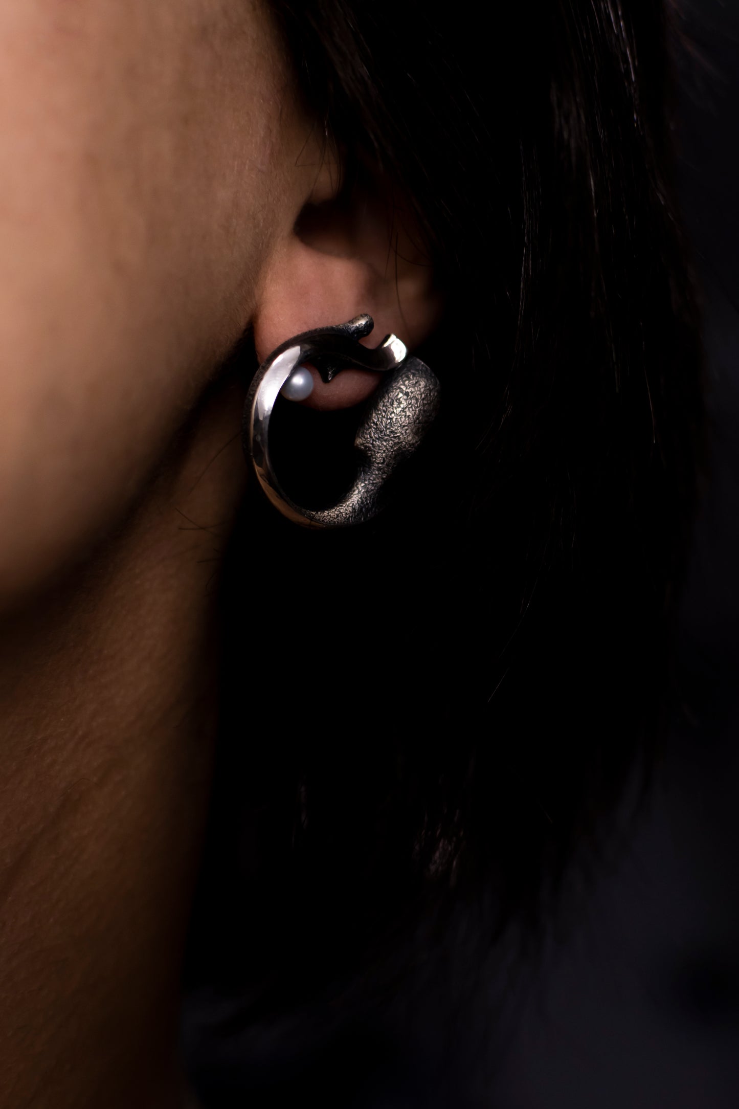 Handcrafted oxidized silver earrings with pearls – feminine silhouettes