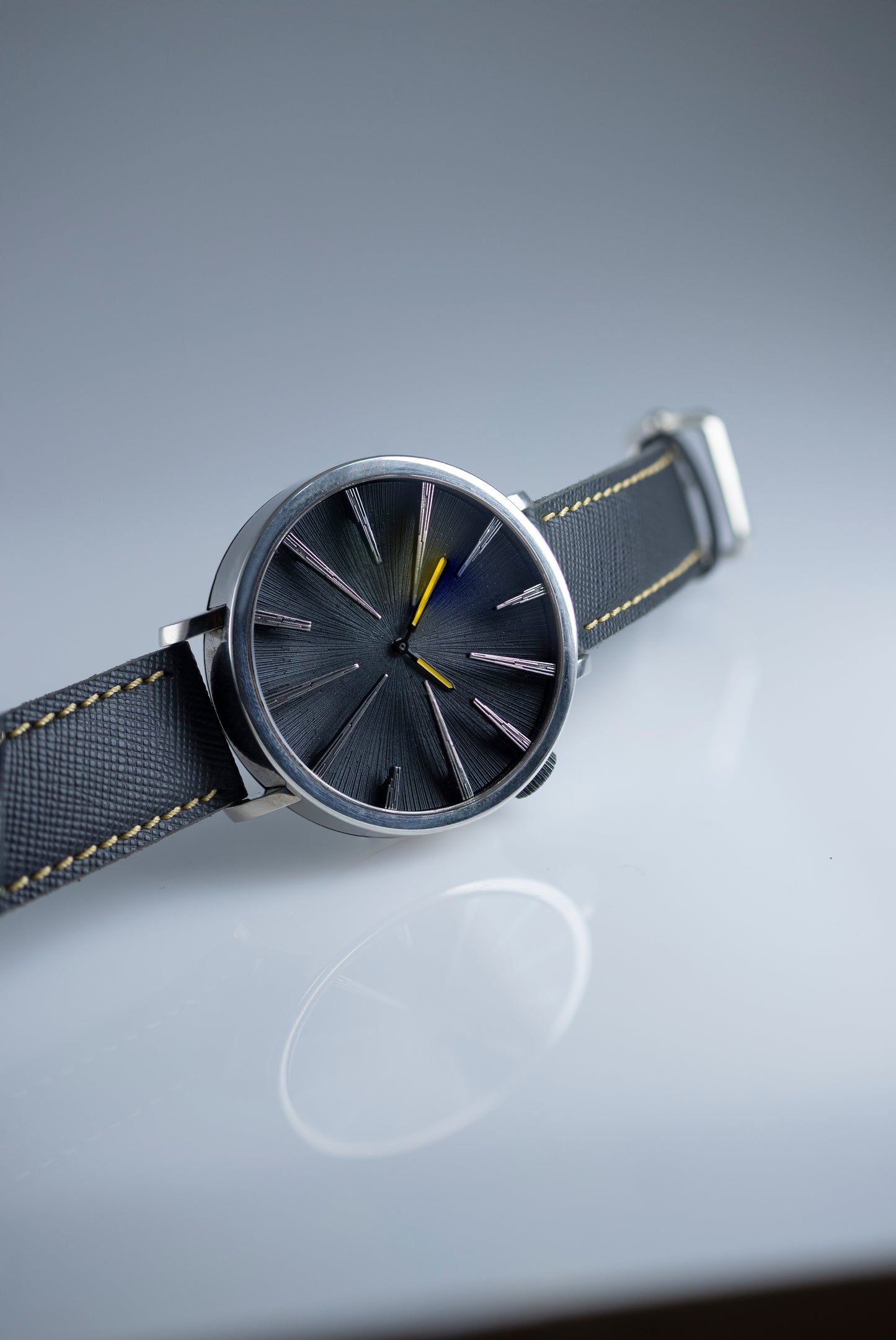 Modern Minimalist Men’s Wrist Watch